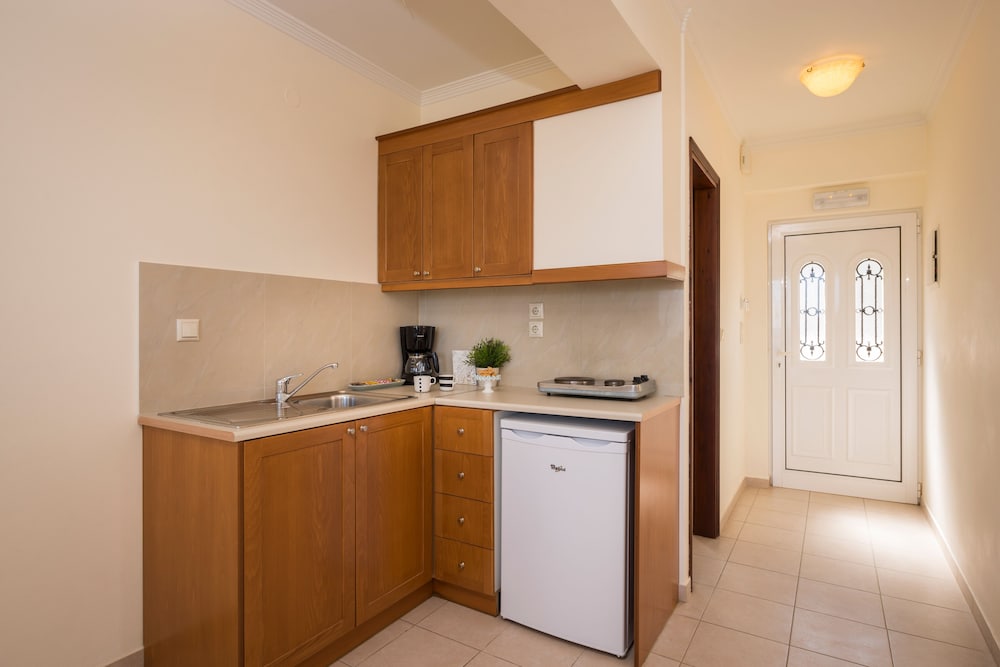 Hermes Apartments photo5