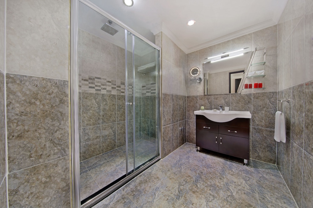 Ezdan Hotel West Bay Doha 50/50