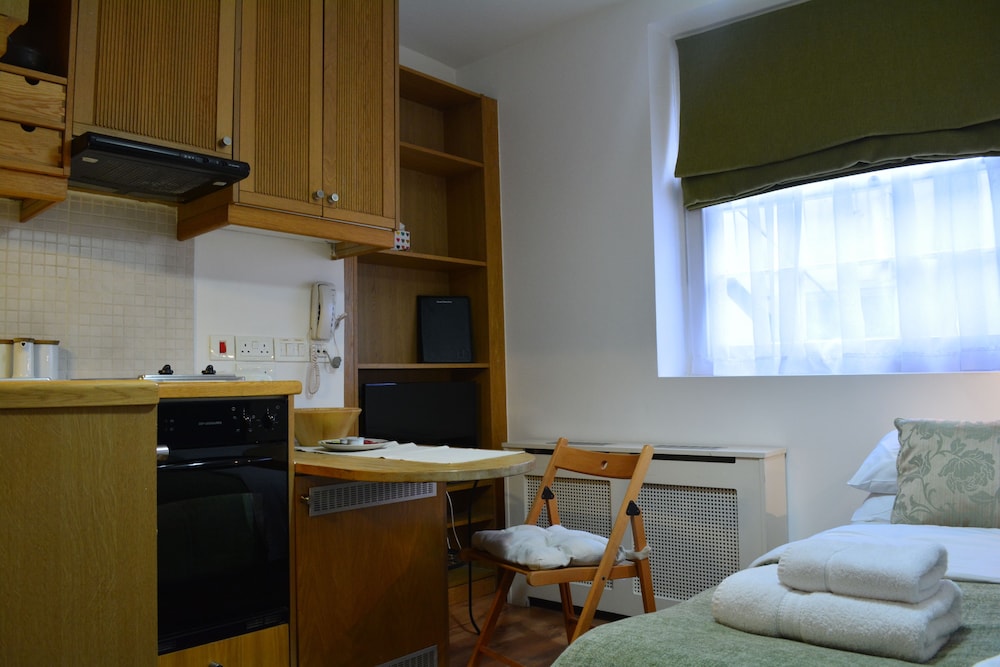 Studios 2 Let North Gower 45/75