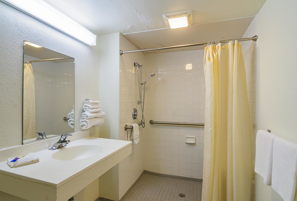 Motel6 Mitchell, SD 24/68