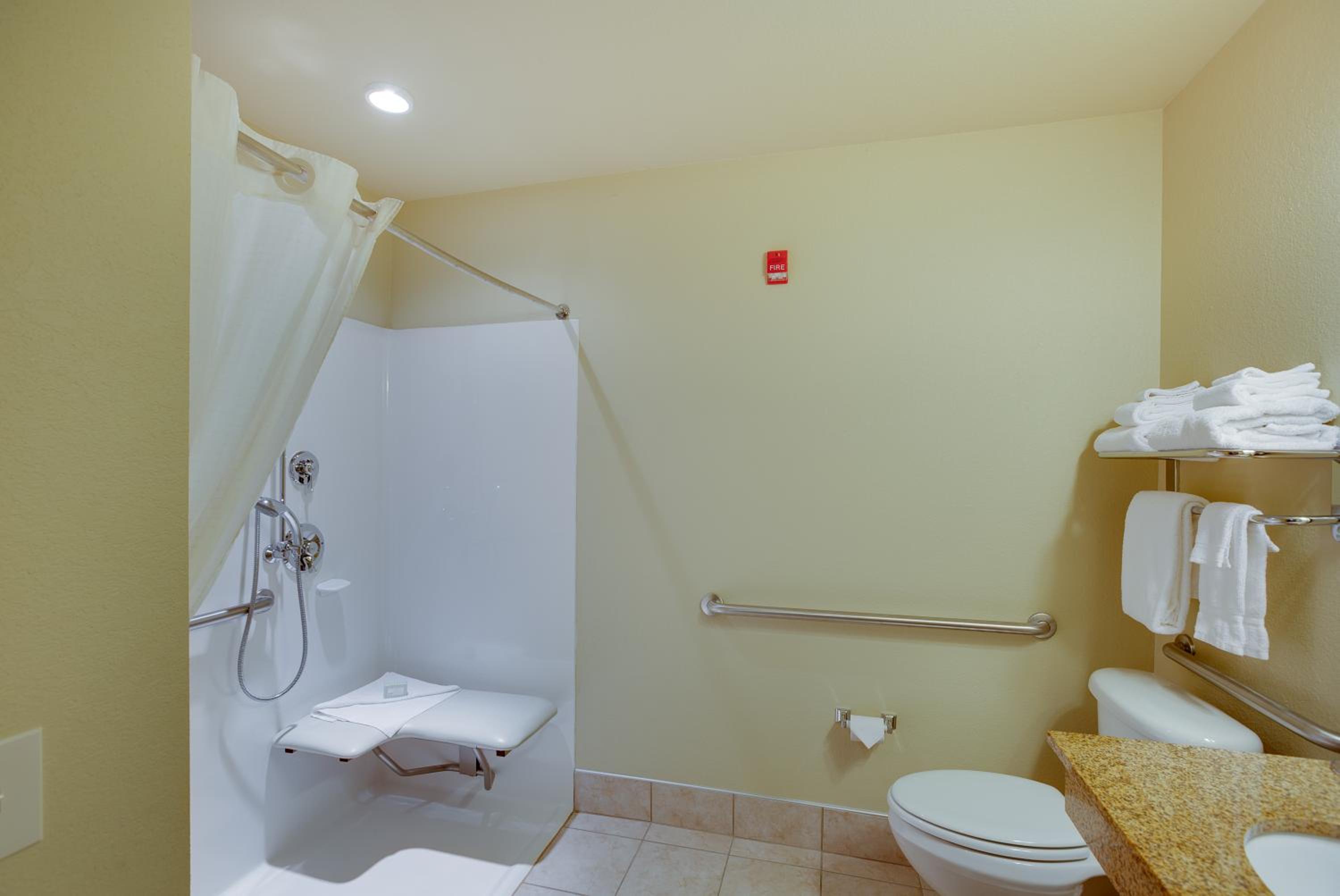 غرفة بسرير كوين لذوي الإعاقة، Cobblestone Inn & Suites Durand 9/9