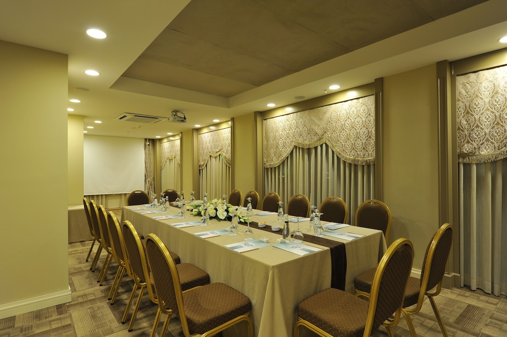 YASMAK COMFORT HOTEL 31/32