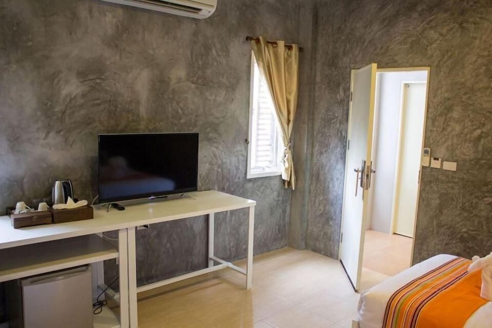 Ban S Avenue Guest House 24/26