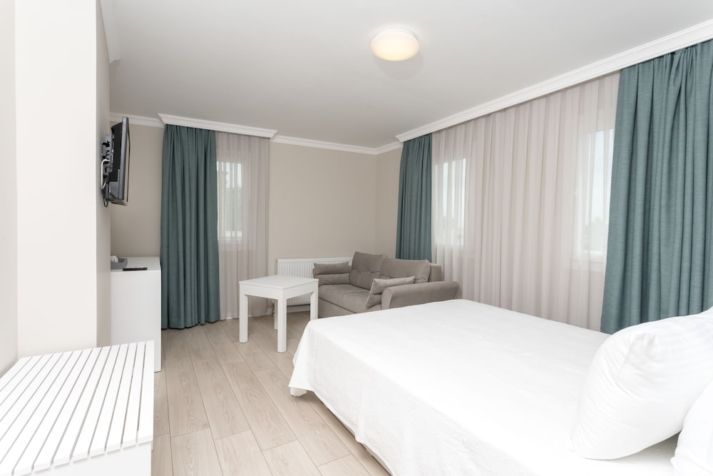 Bay Nihat Lale Hotel 18/41