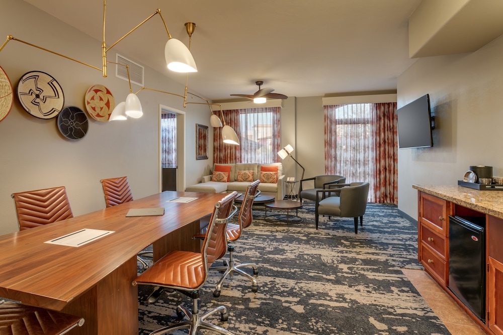Embassy Suites Tucson Paloma Village 47/53