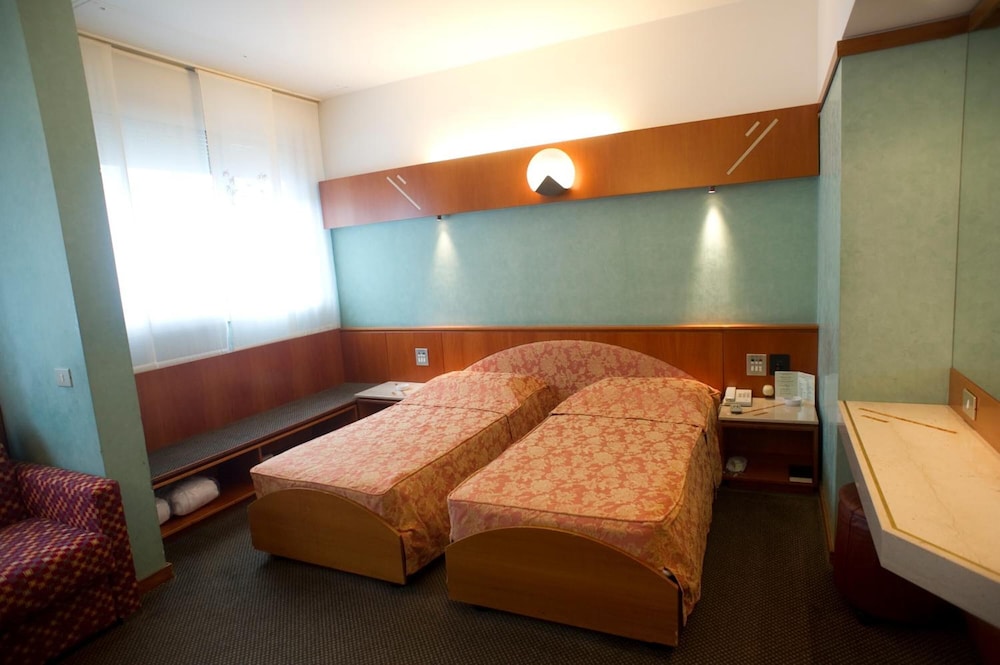 Brunelleschi Hotel Milan 23/49