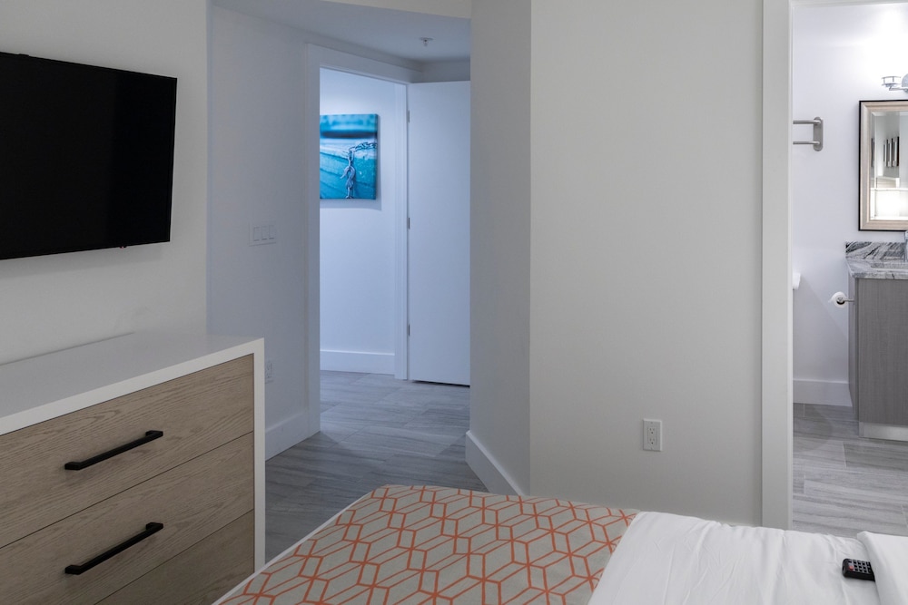 Provident Oceana Beachfront Suites 23/77