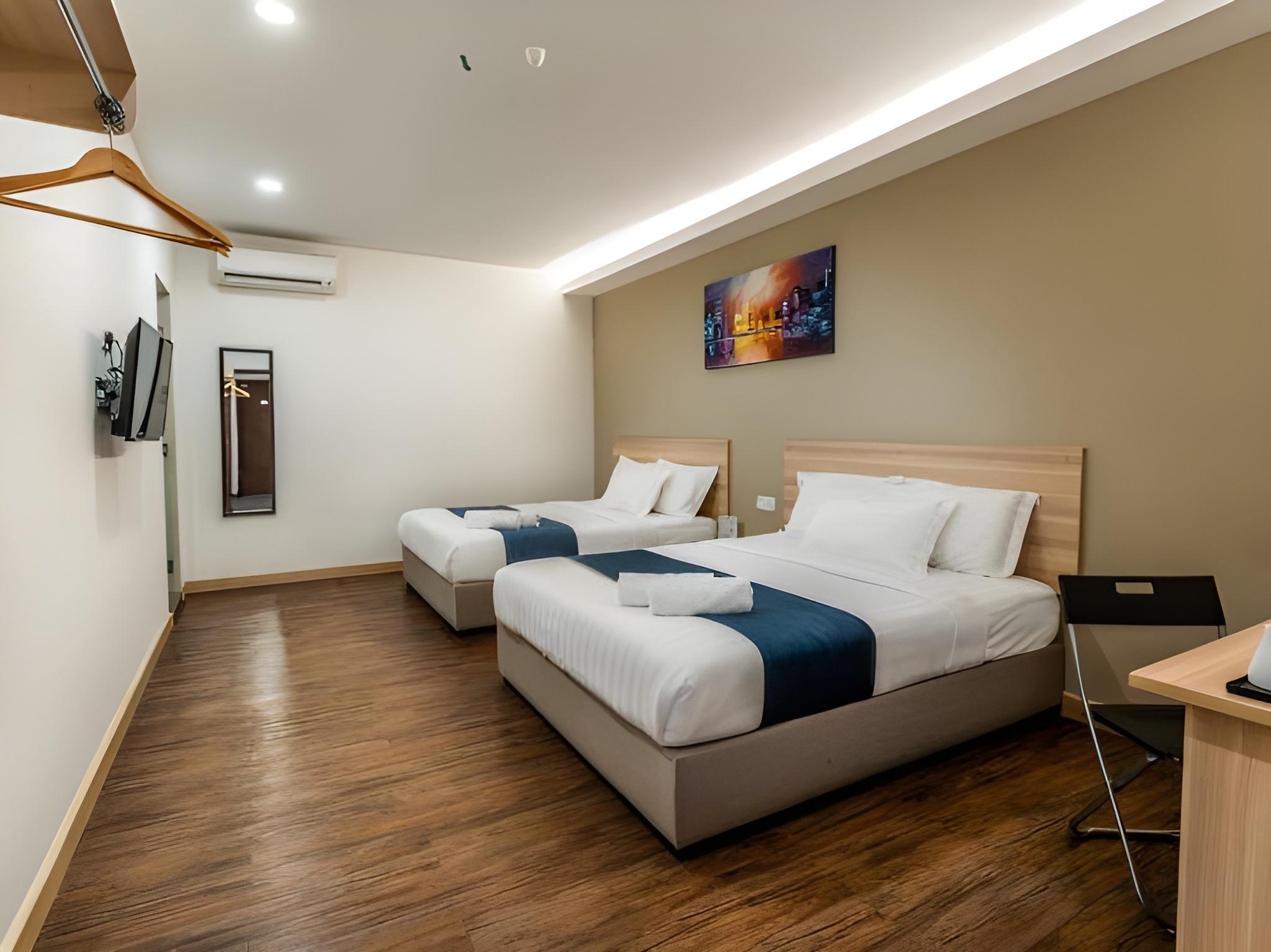 Standard, Twin Beds, No Window