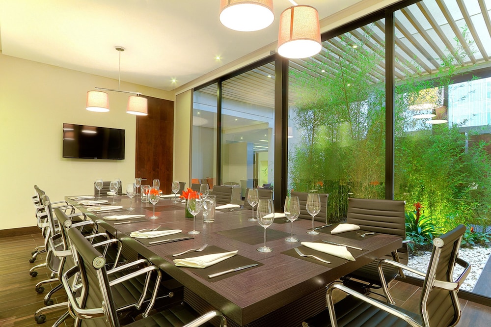 Hotel 93 Luxury Residences 64/69