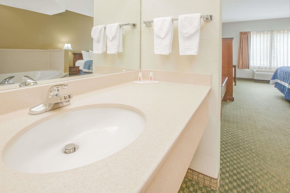 Days Inn by Wyndham Hattiesburg MS 13/49
