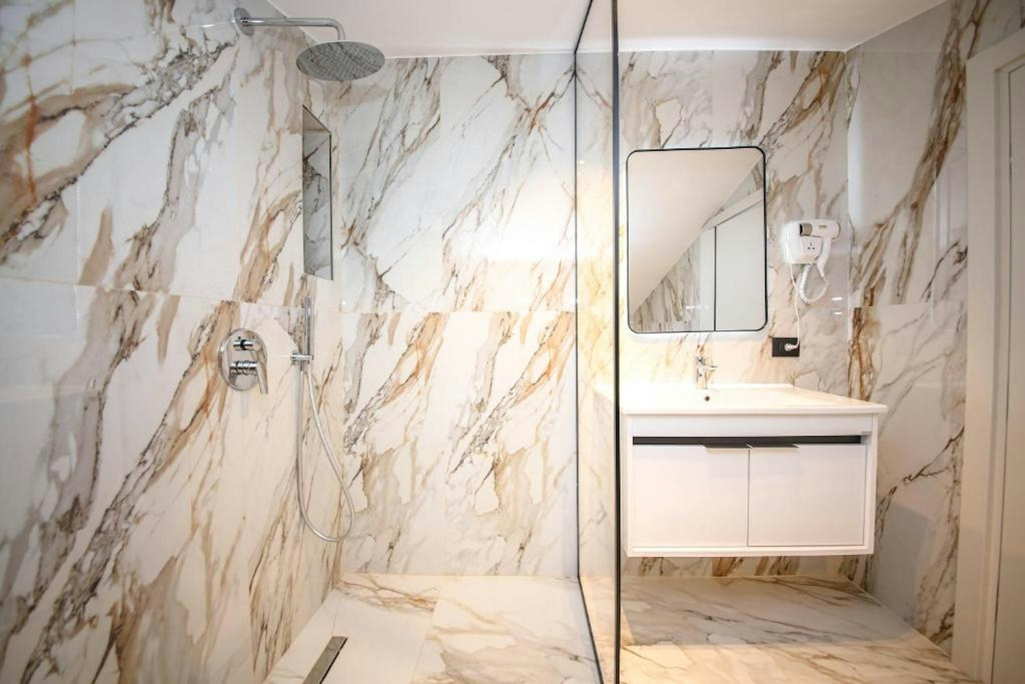 Comfort Boutique Hotel Tirana 60/60