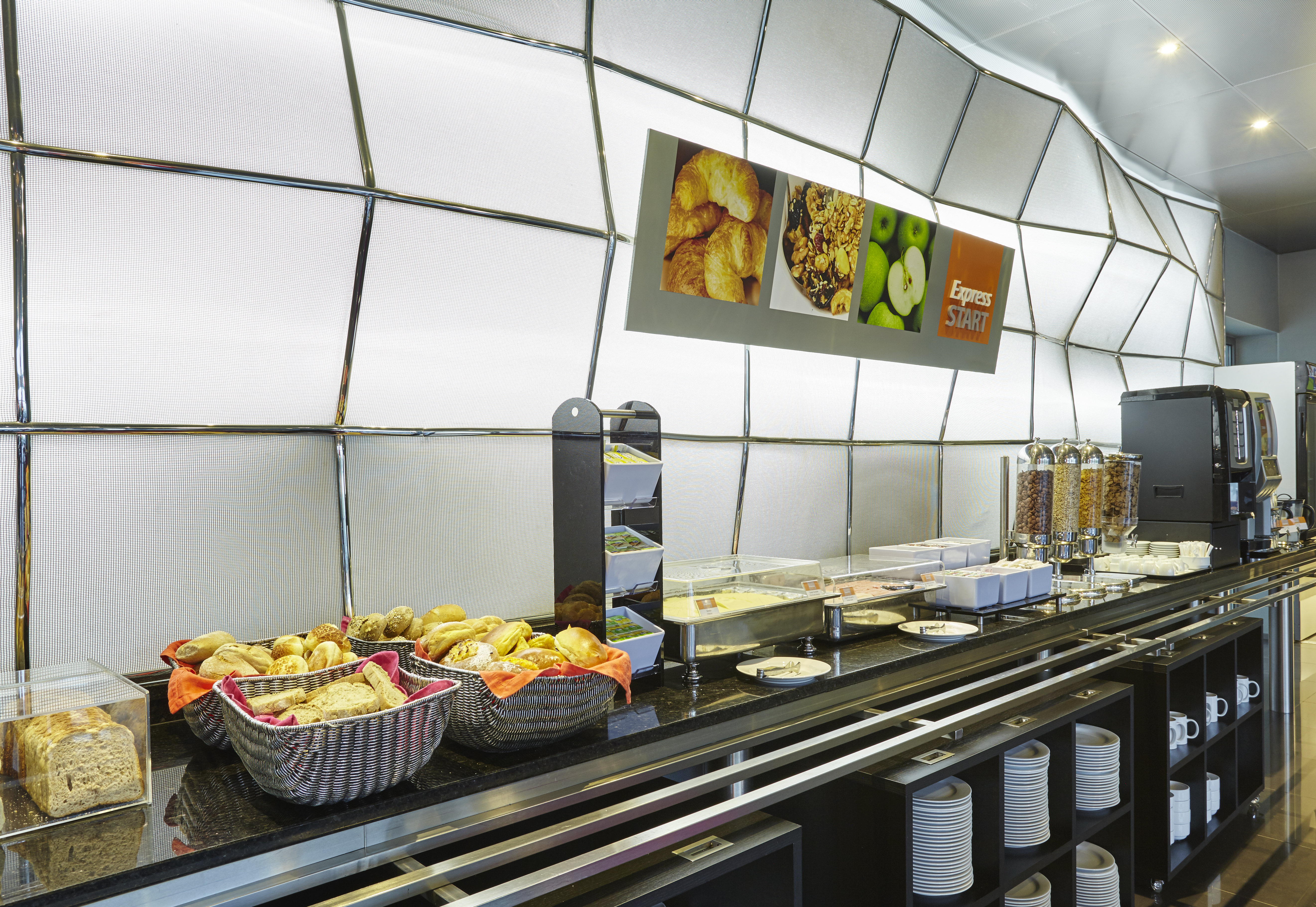 Holiday Inn Express Lisbon Alfragide 17/35