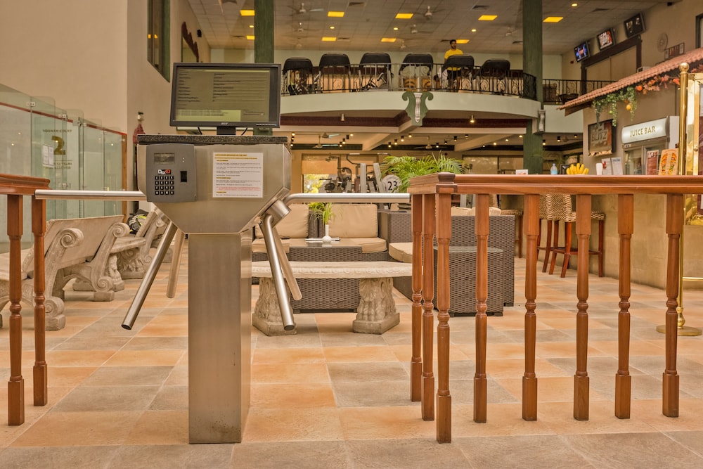 Colosseum Hotel And Fitness Club 57/75