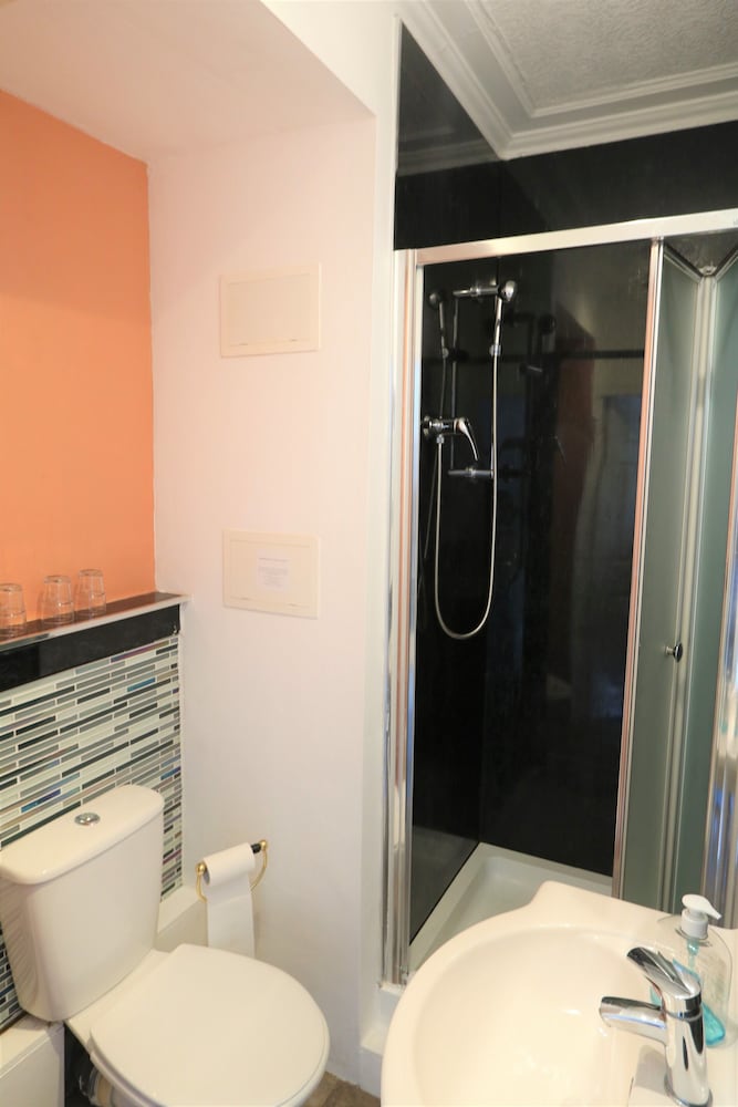 Valentine City Centre Guest House 42/50