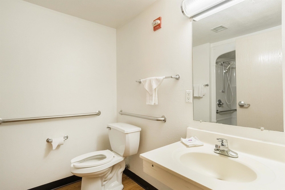 غرفة بسرير كوين لذوي الإعاقة، Motel6 Newport, TN 9/10