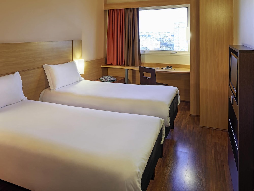Ibis Sao Carlos 16/48