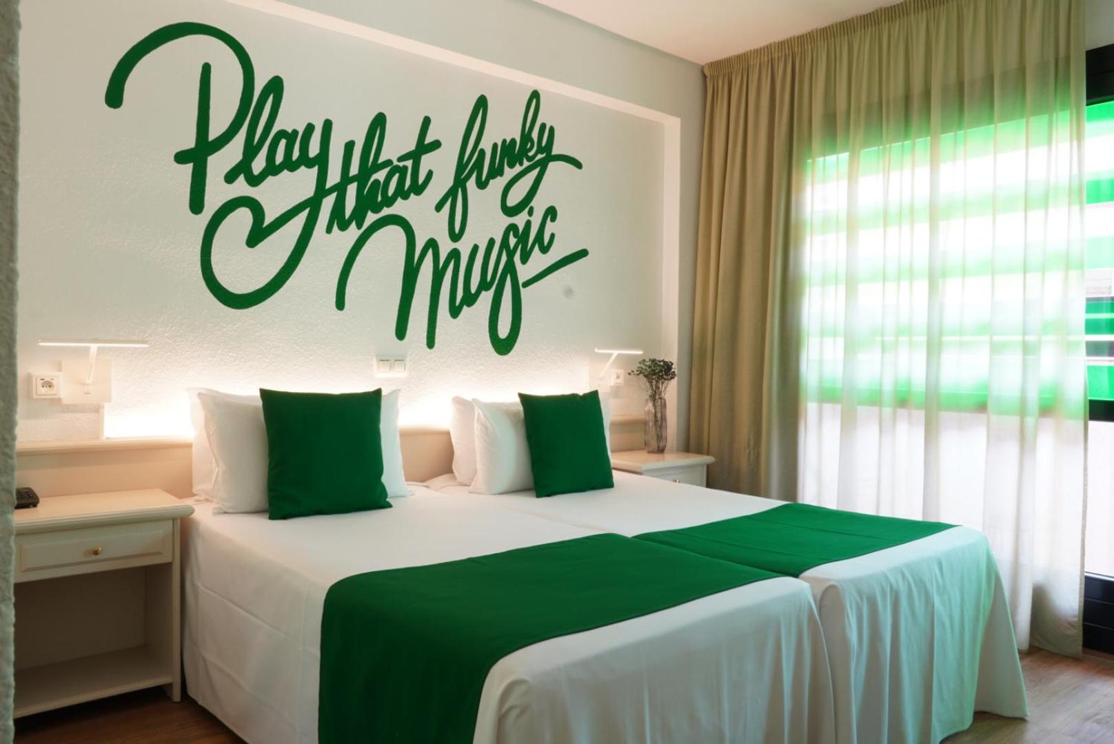 Deluxe, Double Bed