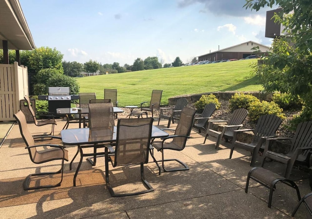 Stoney Creek Inn Galena 48/59