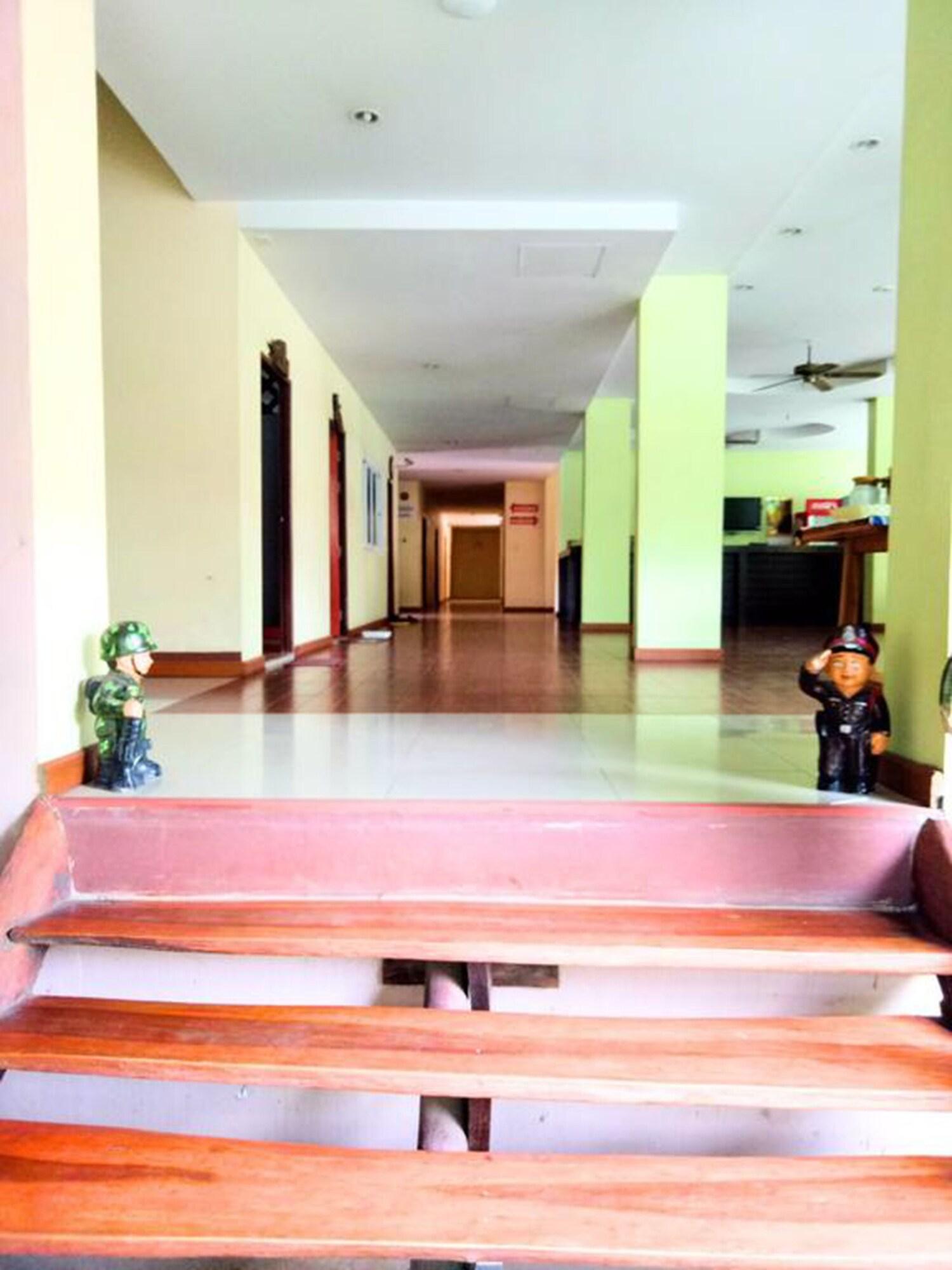 Ban Bua Resort & Hotel 2/15