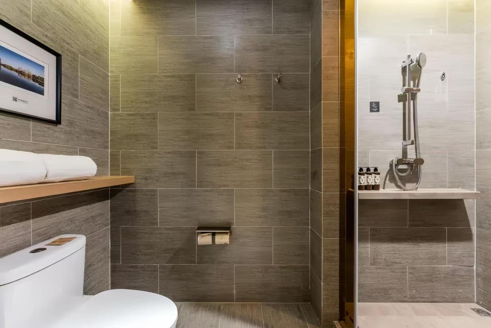 Hangzhou West Lake Science and Technology Park Atour Hotel 51/56