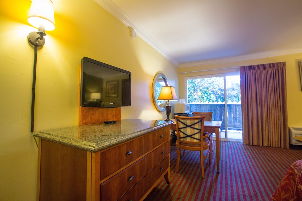 Aloha Inn 34/53