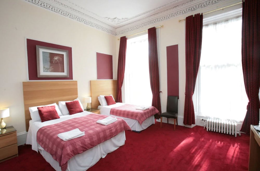 CLIFTON HOTEL 14/43