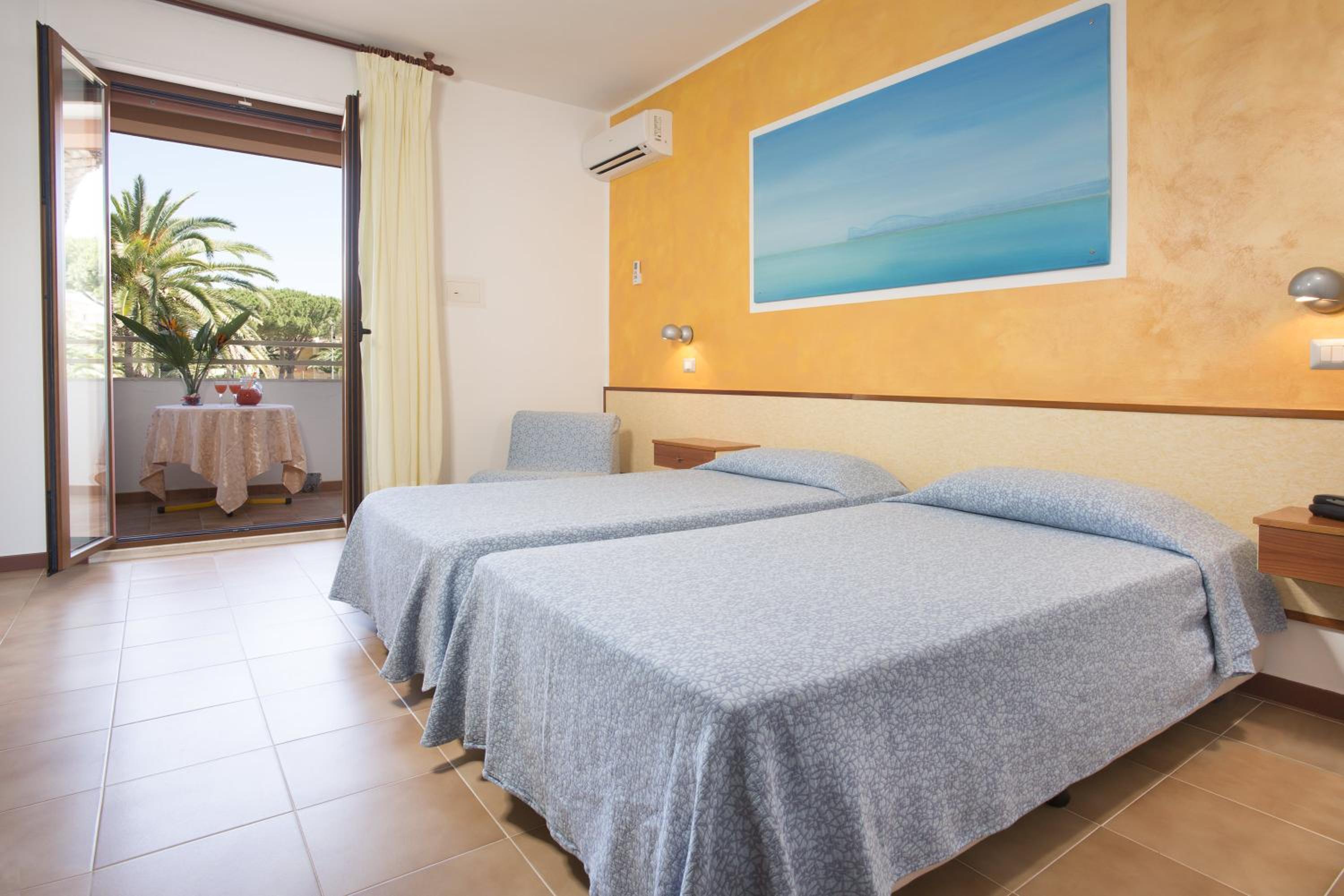 غرفة بسرير مزدوج أو سريرين منفصلين، Hotel Oasis Alghero 4/10