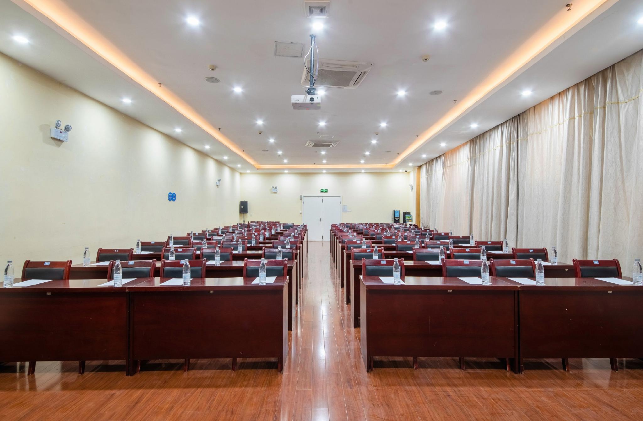 Hanting Hotel Kunming Stadium Metro Station 42/44