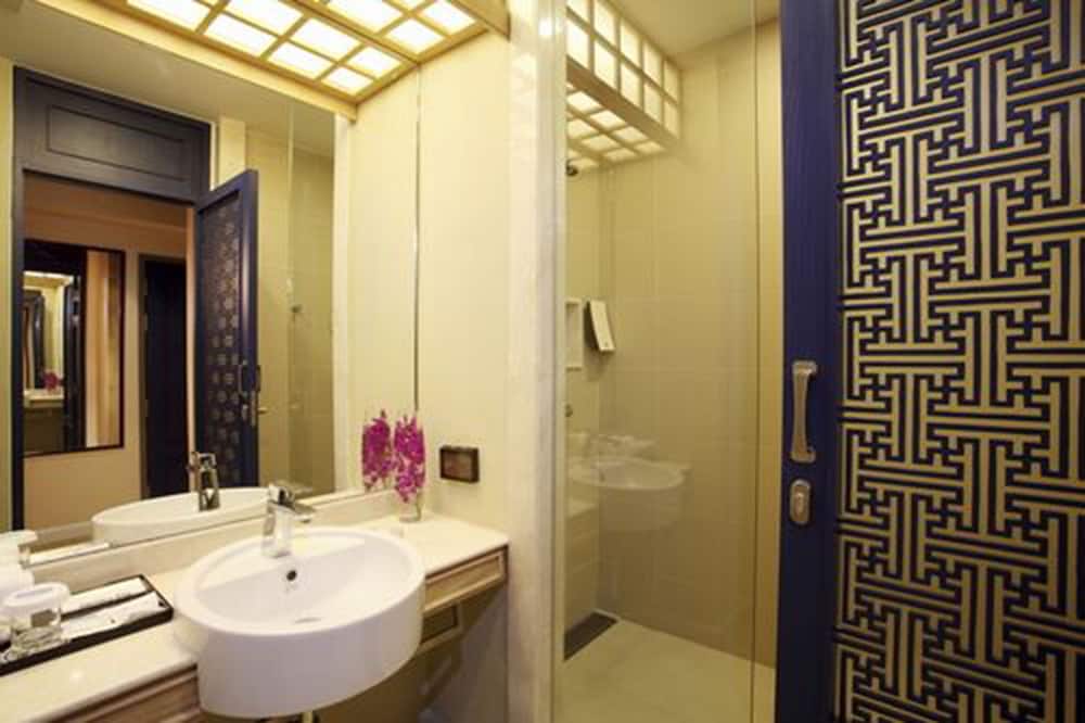 The Quarter Hualamphong by UHG 33/69