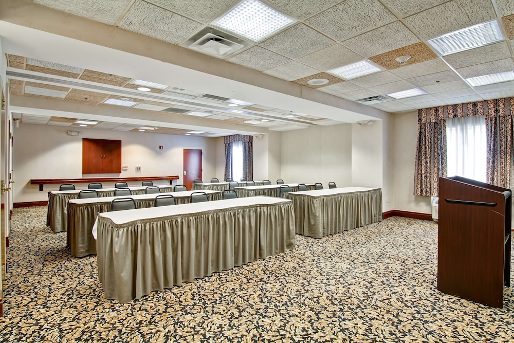 Hampton Inn Suites Leesburg 55/60
