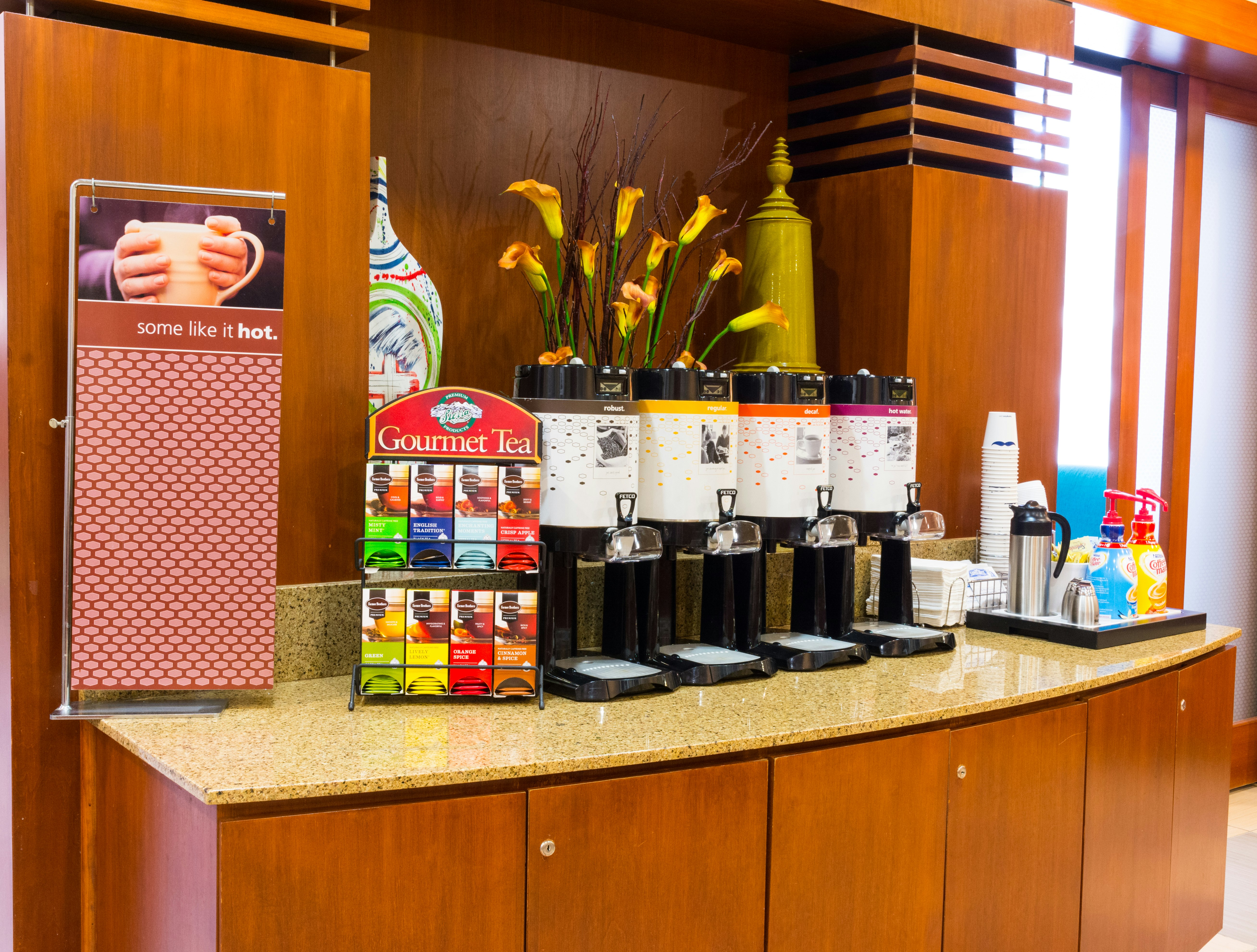 Hampton Inn Suites Riverside Corona East 16/66