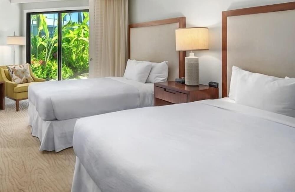 غرفة بريميوم بسرير مزدوج بإطلالة على الحديقة، OUTRIGGER Kauai Beach Resort & Spa 2/6