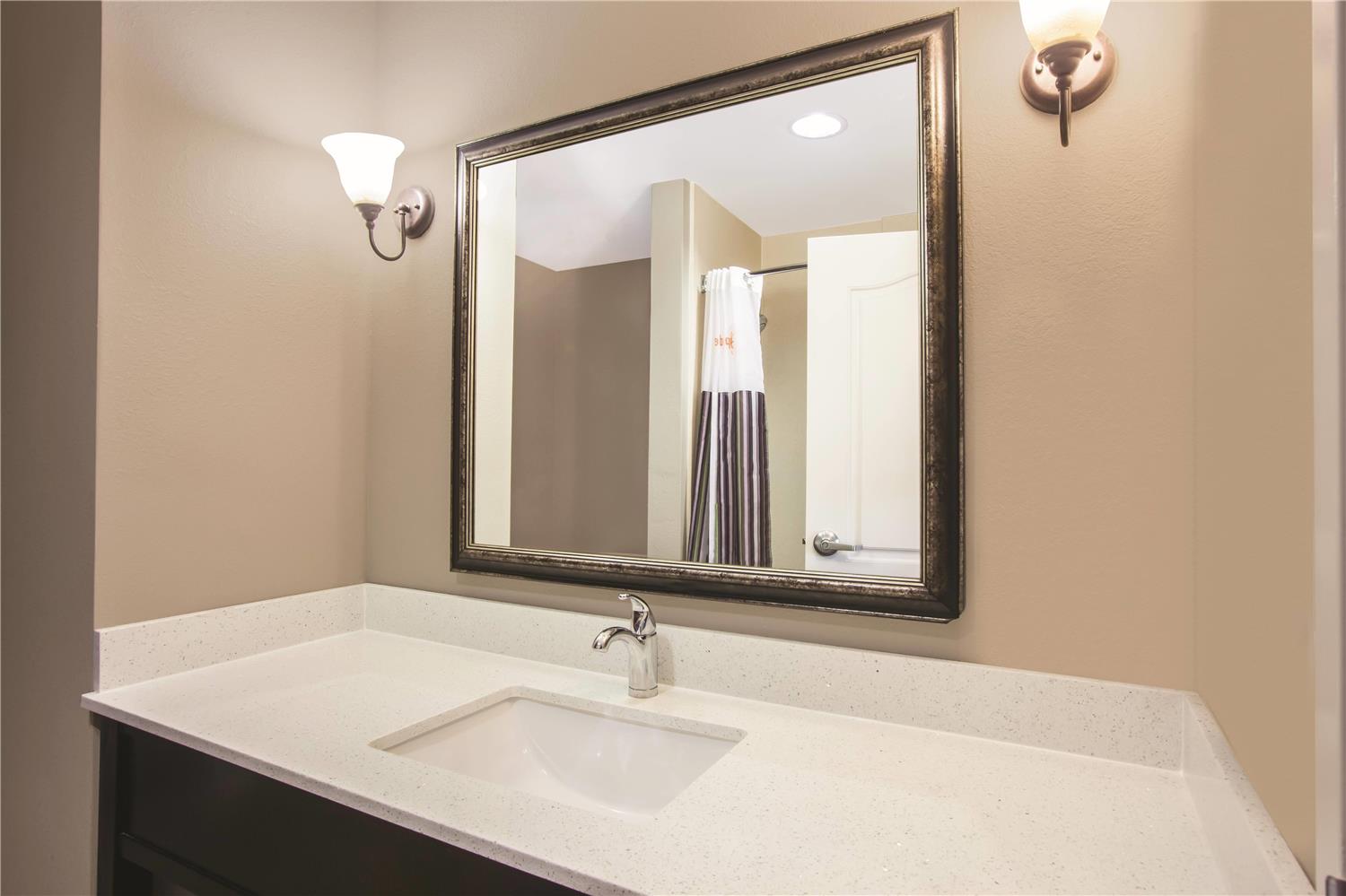 La Quinta Inn & Suites by Wyndham Baton Rouge Denham Springs 41/44