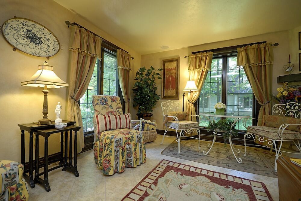 The Roost Bed and Breakfast 12/40