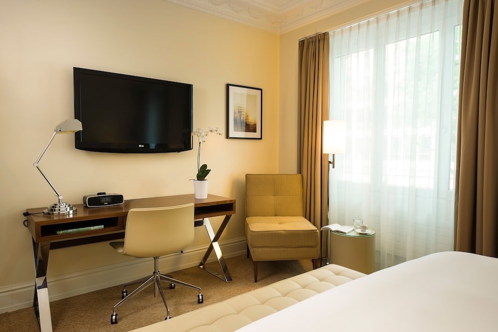 Renaissance Lucerne Hotel 41/43