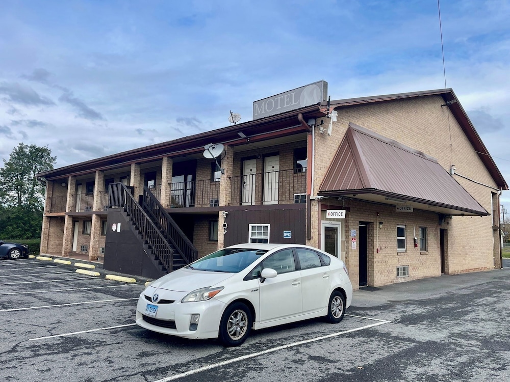 Motel M Lewisburg 40/42