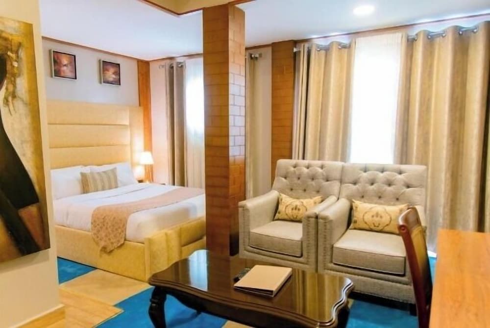 Legend Hotel 24/59