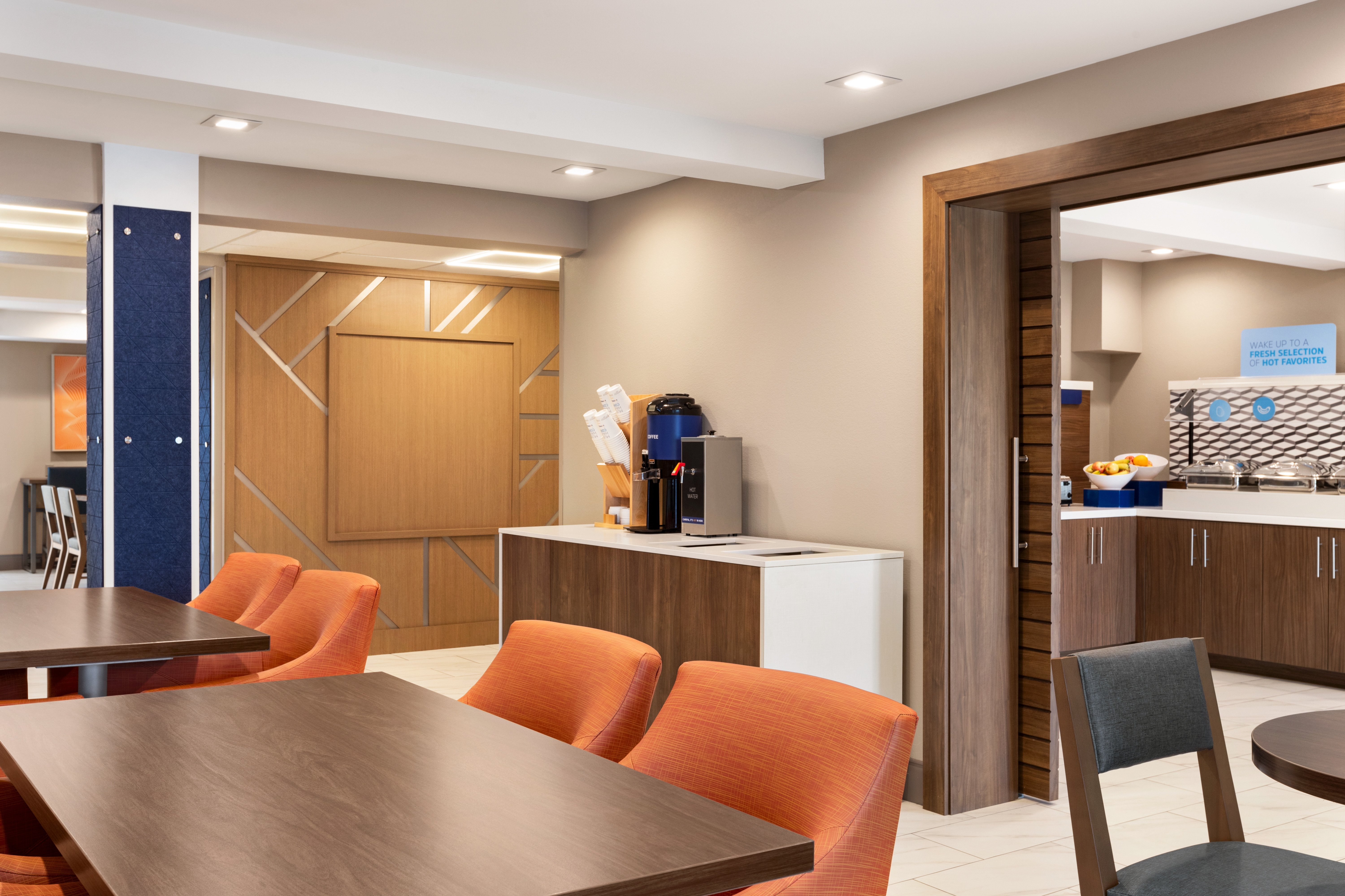 HOLIDAY INN EXPRESS BOWLING GREEN 40/72