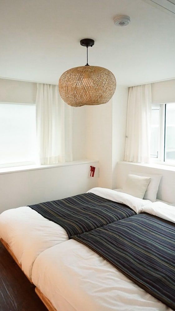 SUPERIOR, TWIN BEDS
