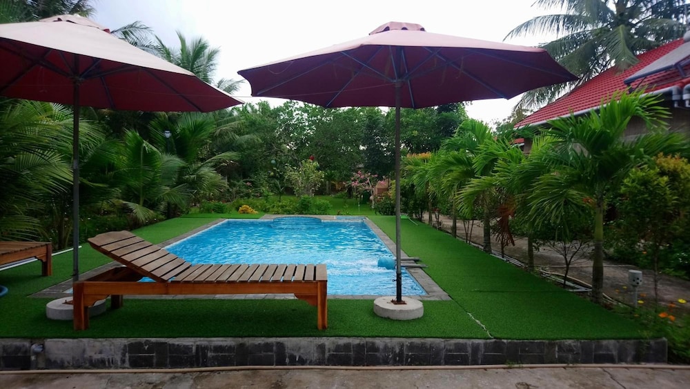 Thuy Van Bungalow 24/37