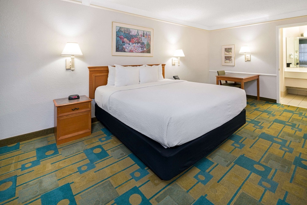 Days Inn by Wyndham San Diego Vista 18/46