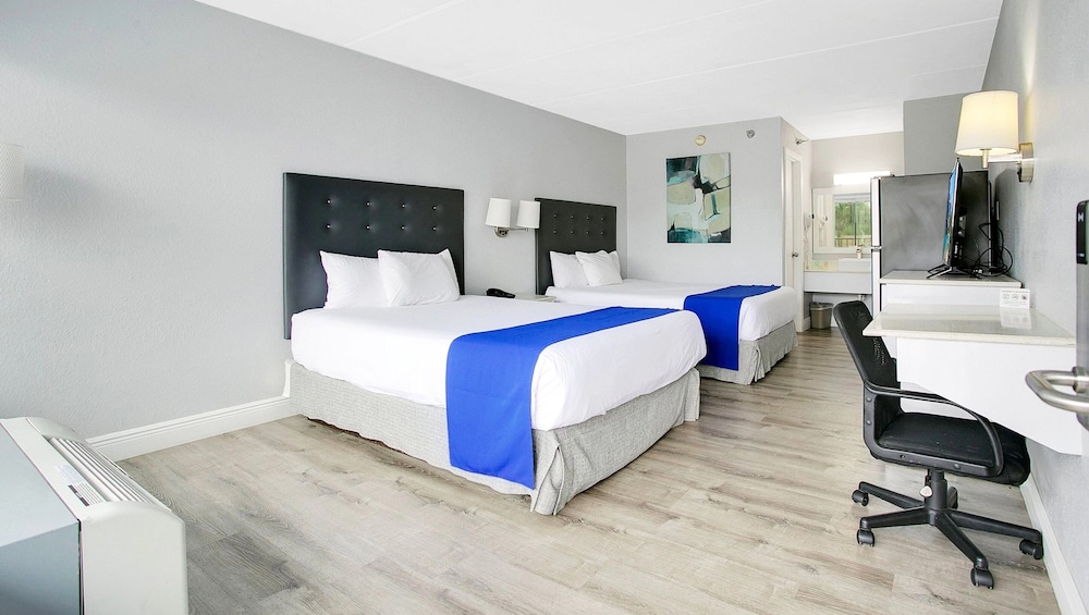 SUPERIOR, 2 QUEEN BEDS, KITCHENETTE