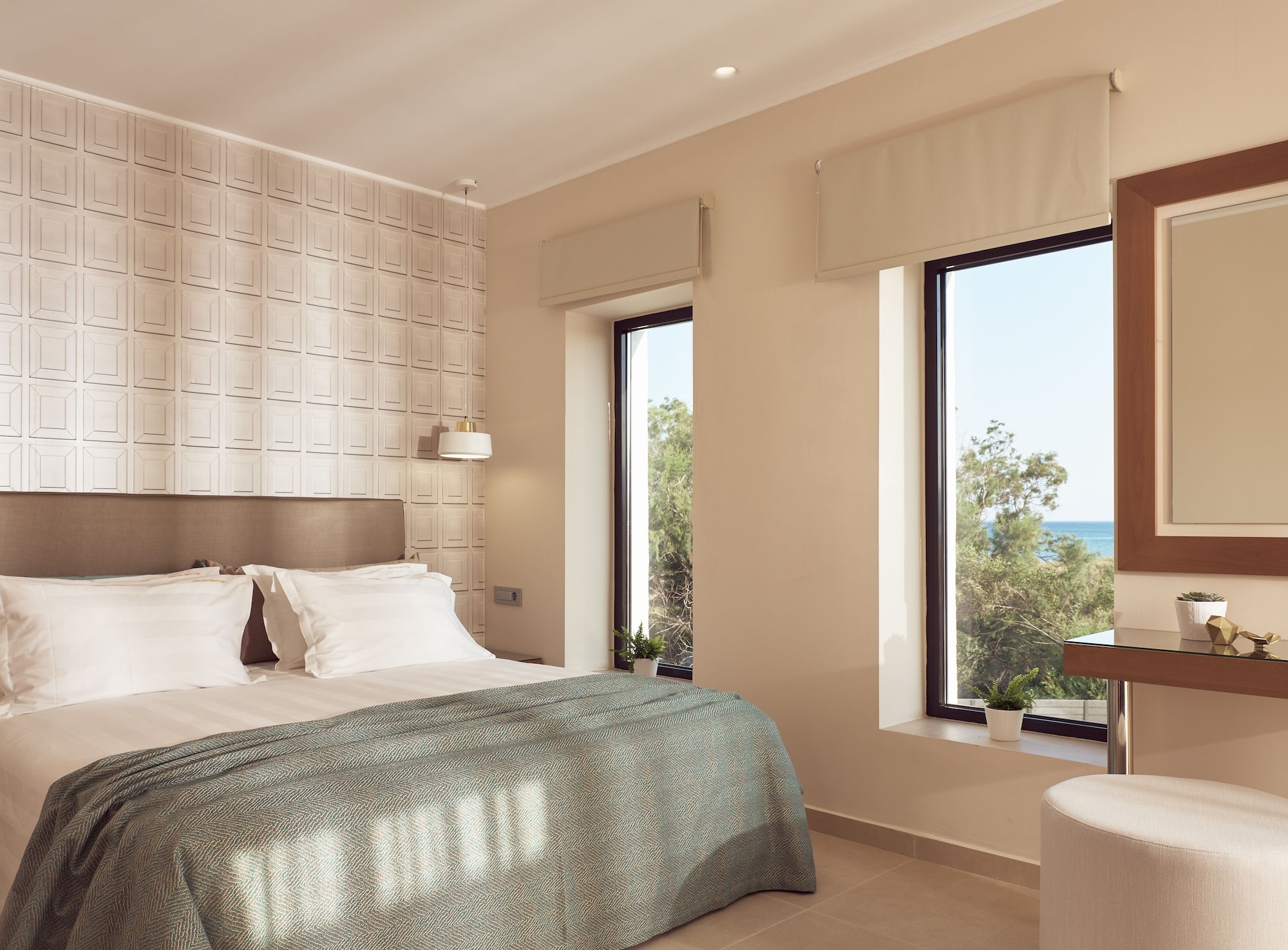 SUITE, JETTED TUB