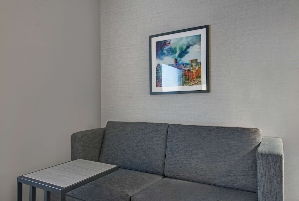 Hampton Inn & Suites Syracuse Dewitt 25/34
