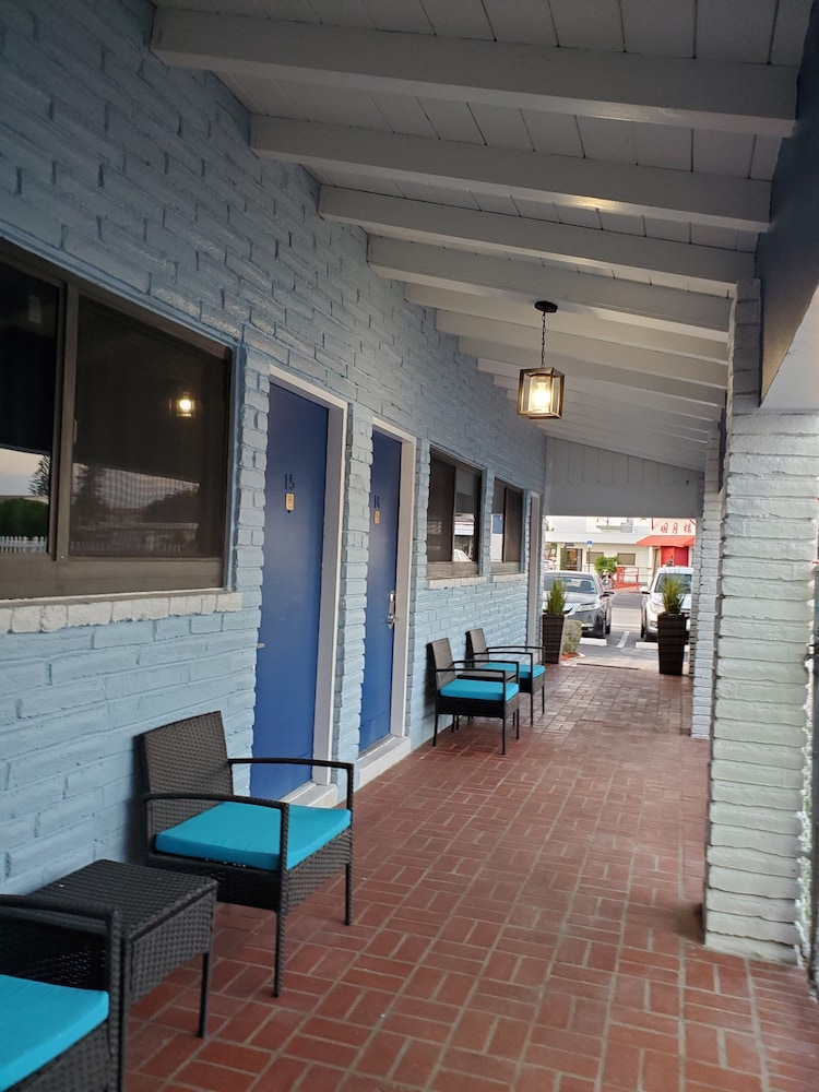 Hollywood Gardens Inn and Suites 12/16