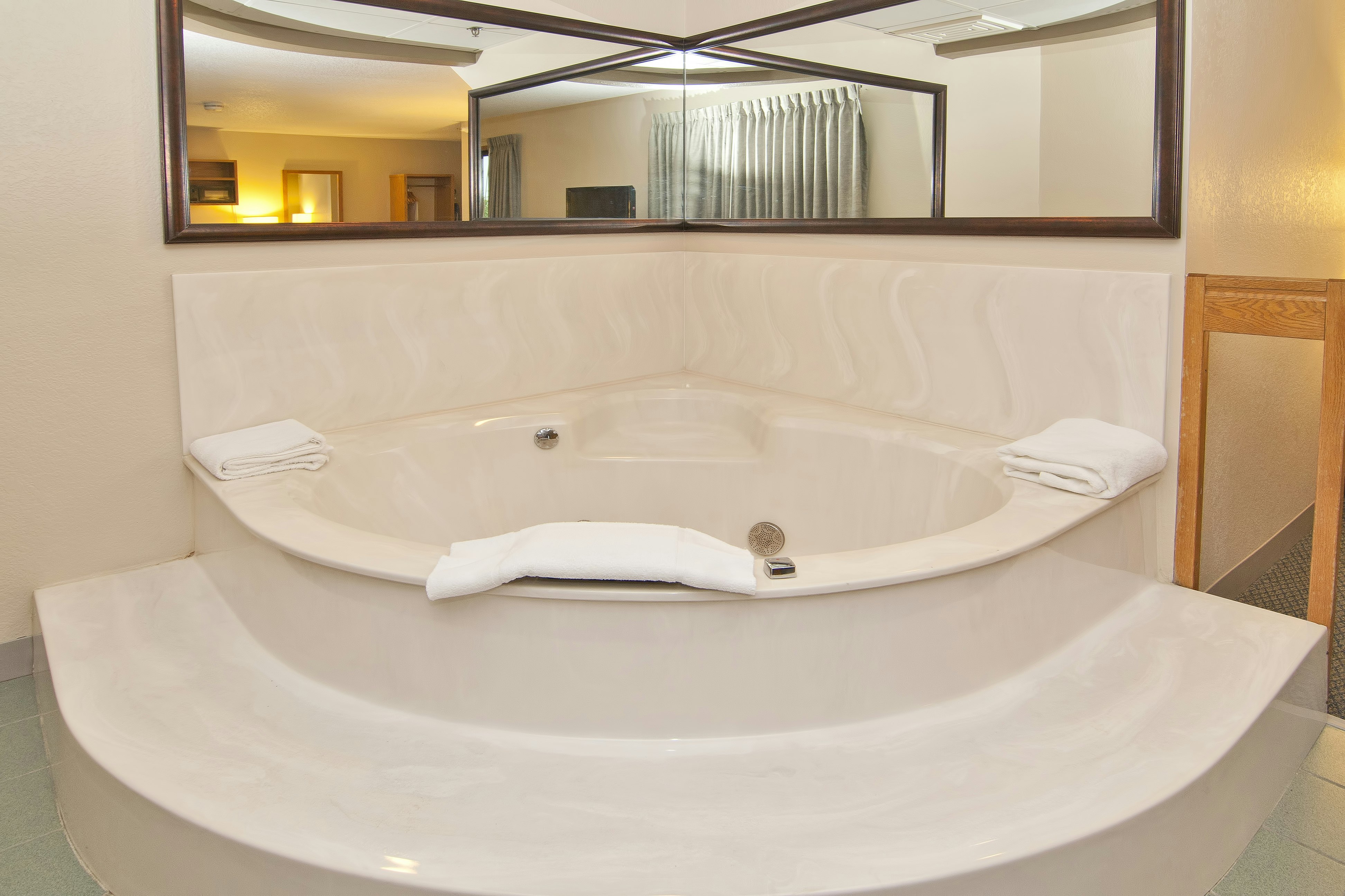 Boarders Inn Suites Faribault Mn 80/80