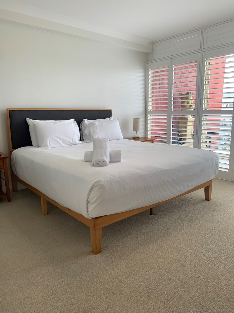 2 BEDROOMS, APARTMENT, CITY VIEW, TOP FLOOR