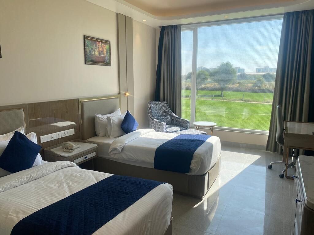 DELUXE, TWIN BEDS