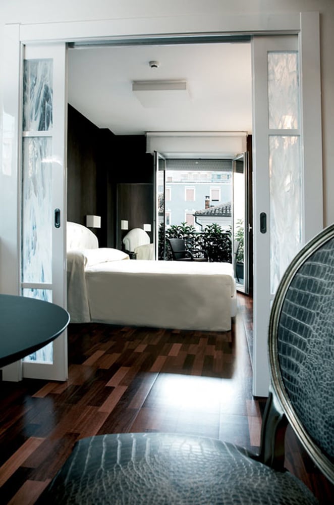 Hotel Victoria 4/38