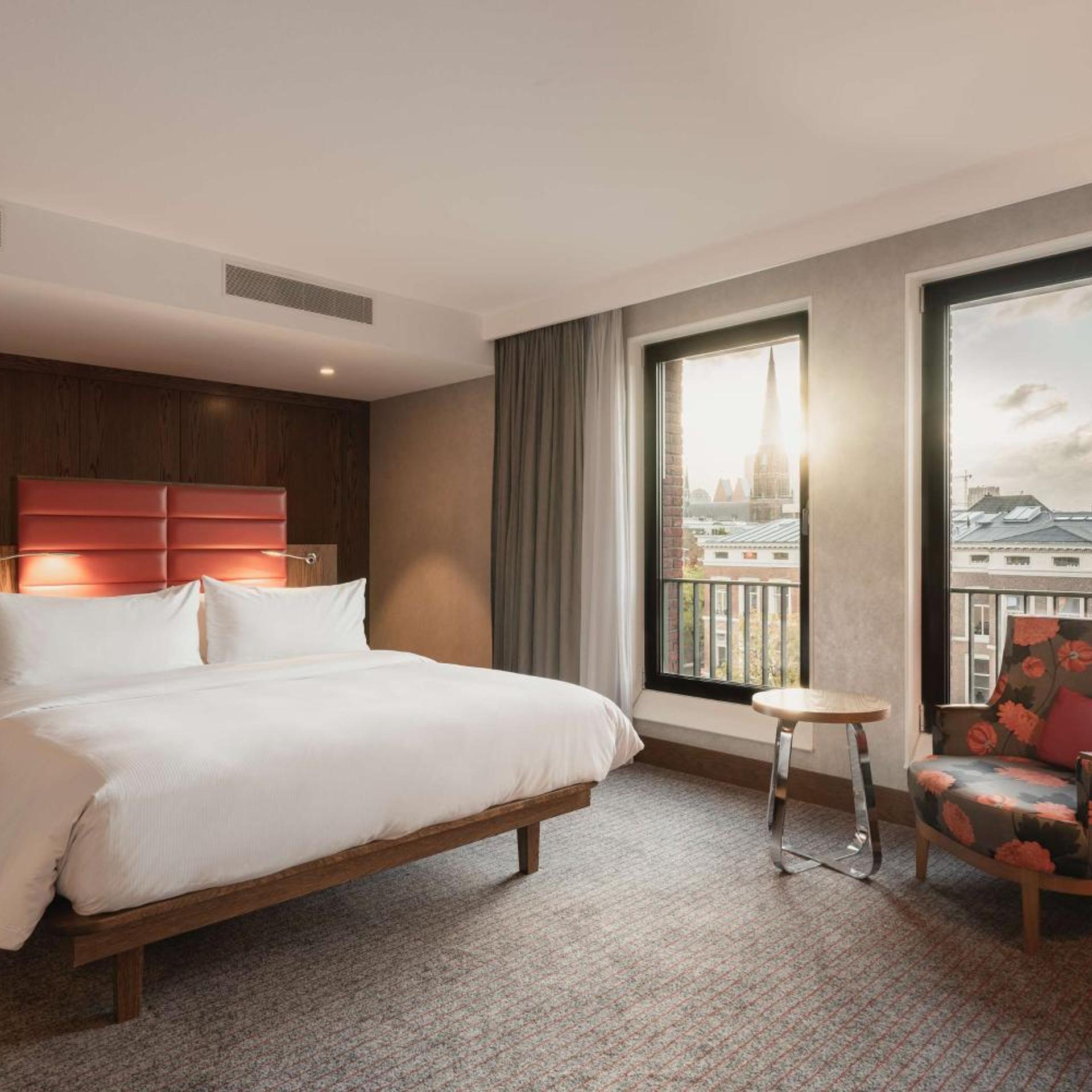 1 BEDROOM, SUITE, KING BED, LOUNGE ACCESS